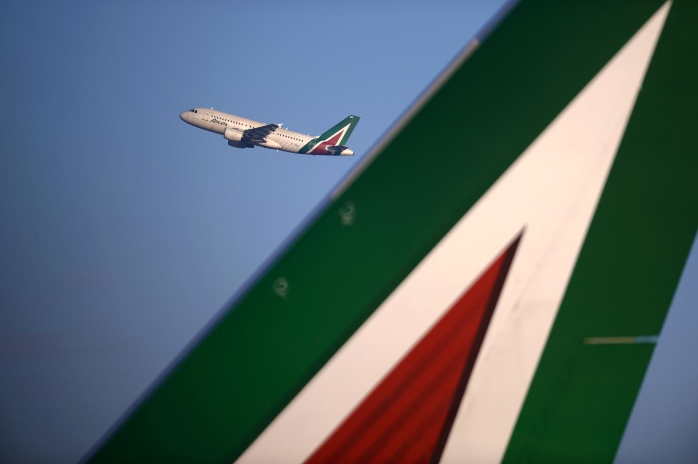 Alitalia resta nel mirino della Ue per gli aiuti di Stato