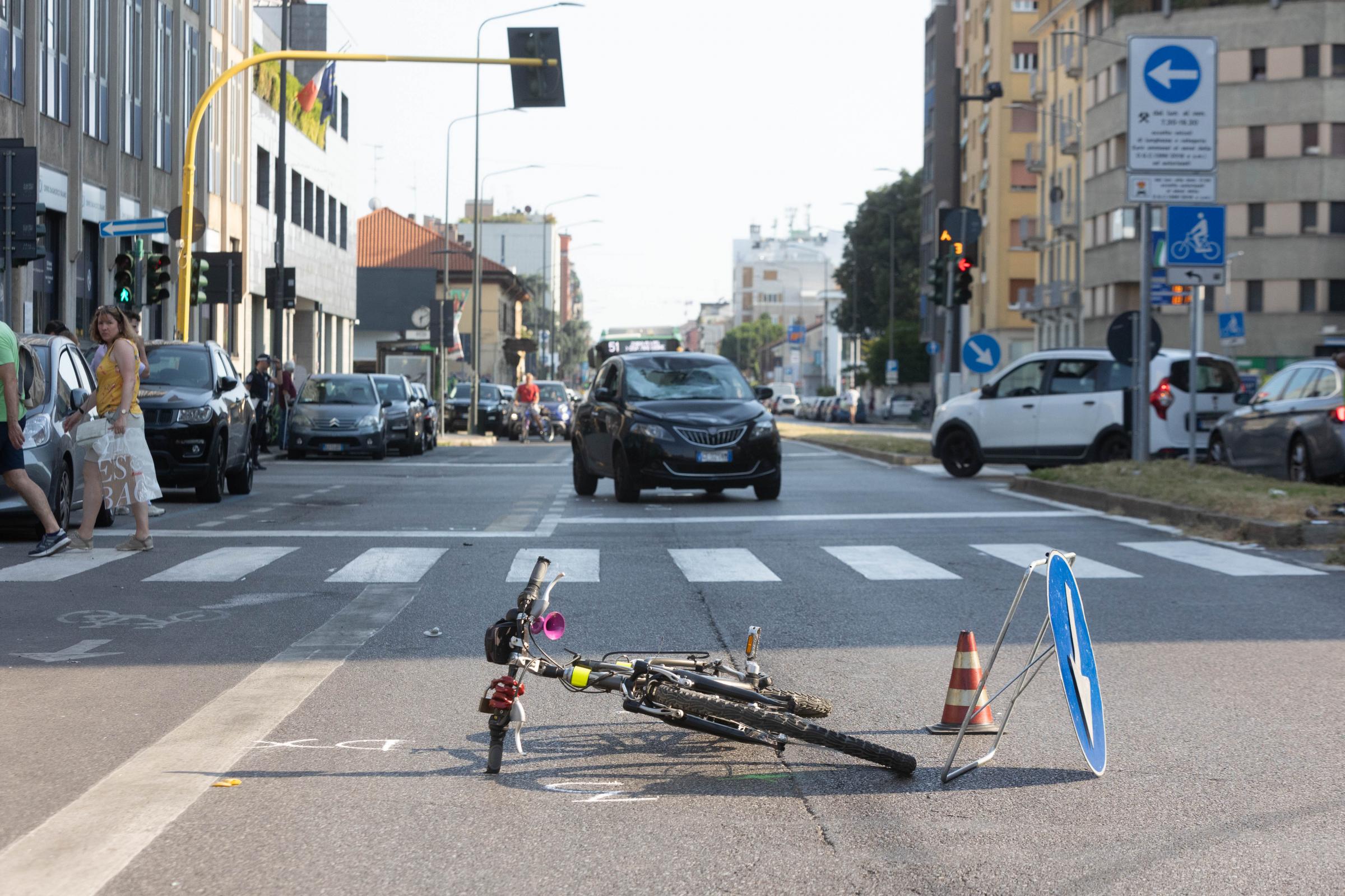 Ciclista Investito In Viale Monza Gravissimo Metronews