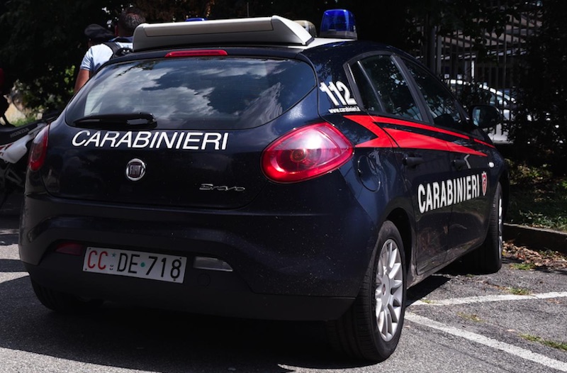 Calci E Pugni A 16enne, Arrestati Un Trapper E Un Amico - MetroNews