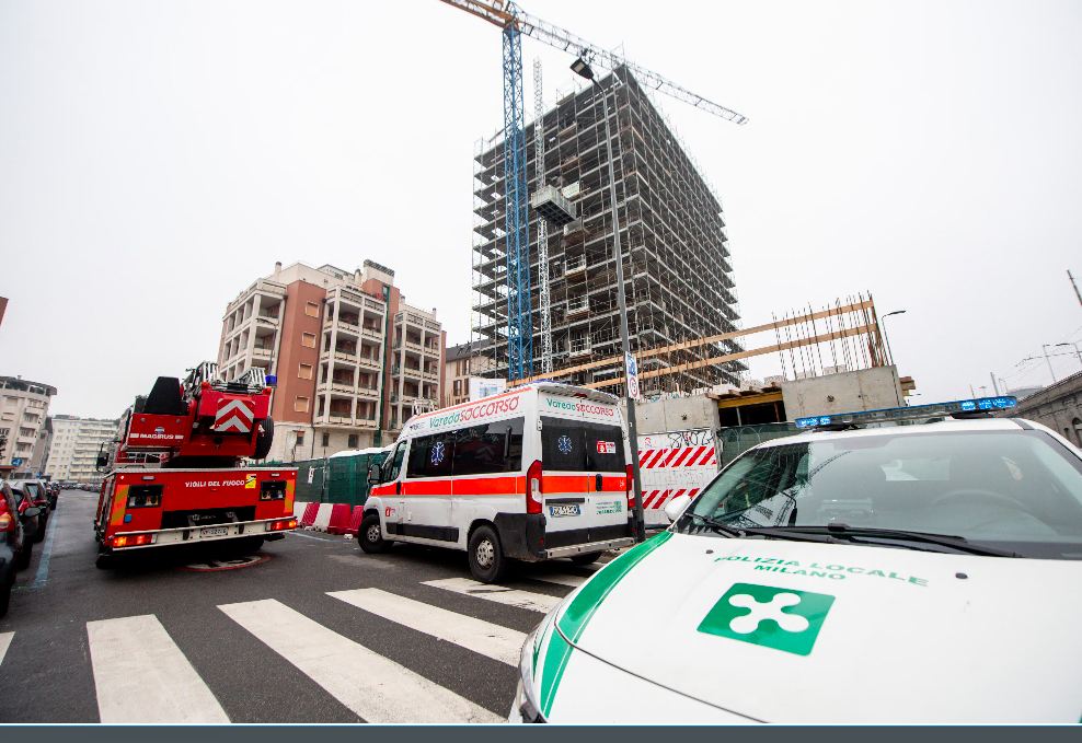 Operaio Muore Sul Colpo In Cantiere Schiacciato Da Un Carico Caduto Da ...