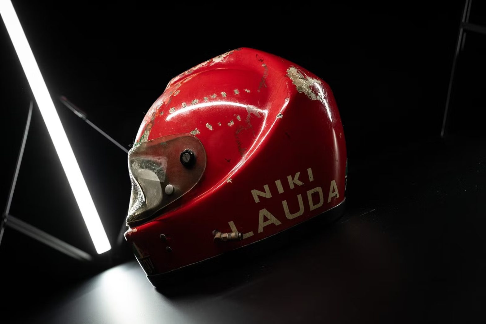 Il casco bruciato di Lauda